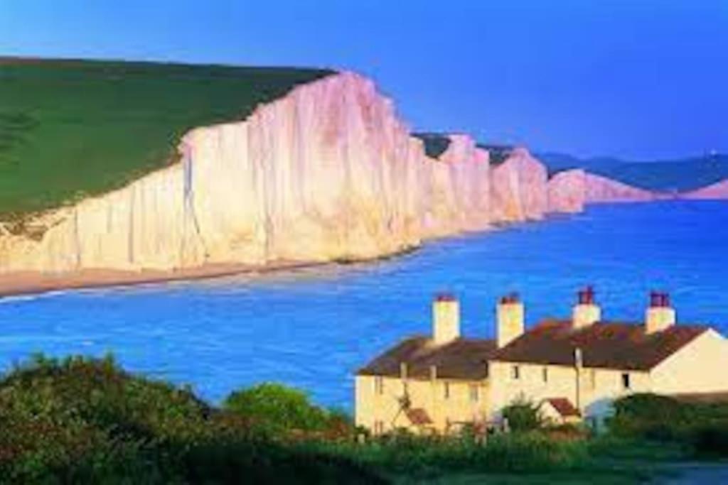 Spacious Studio Cabin With Sea/ Downs Views Sole Use Of Hottub In Seaford Exterior foto