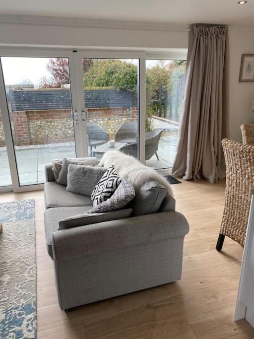 Spacious Studio Cabin With Sea/ Downs Views Sole Use Of Hottub In Seaford Exterior foto
